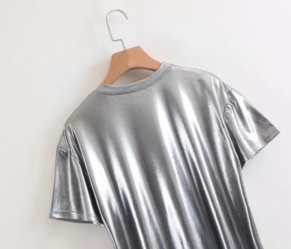 Tunica de dama simpla de culoare argintie cu decolteu O in stil liber