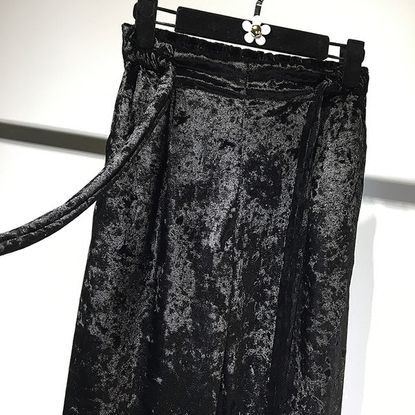 Divatos széles női nadrág fekete színben, magas derékkal