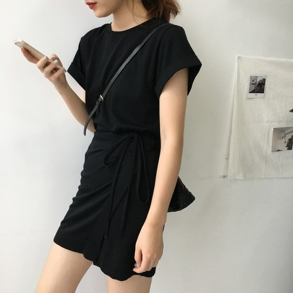 Спортно - ежедневна дамска рокля с къс ръкав в черен цвят