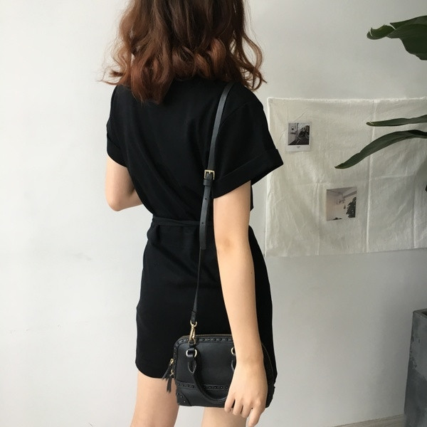 Спортно - ежедневна дамска рокля с къс ръкав в черен цвят