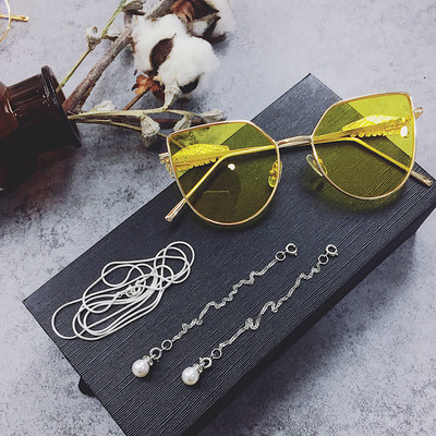 Нов модел ХИТ дамски очила,слънчеви и без диоптър с метална декорация и верижки,различни модели в няколко цявята