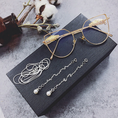 Нов модел ХИТ дамски очила,слънчеви и без диоптър с метална декорация и верижки,различни модели в няколко цявята