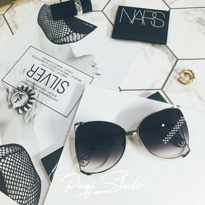 Актуални дамски слънчеви и без диоптър очила,подходящи за еждневие,два модела в няколко цвята