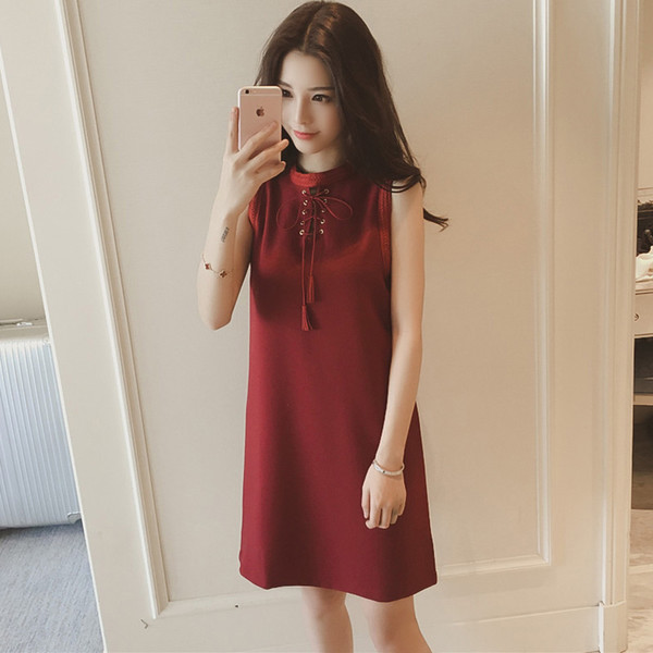 Стилна дамска рокля  с кръстосани връзки с О-образна яка в червен цвят