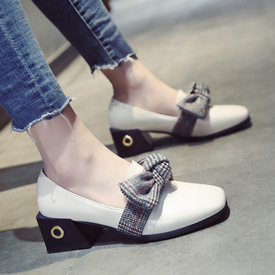 Екстравагантни дамски обувки с дебел ток и декорация панделка в три цвята