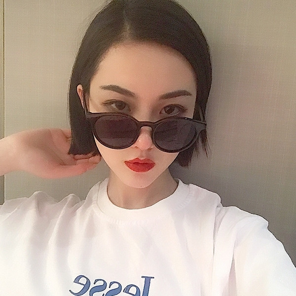 Класически дамски слънчеви очила с цветна рамка в няколко цвята