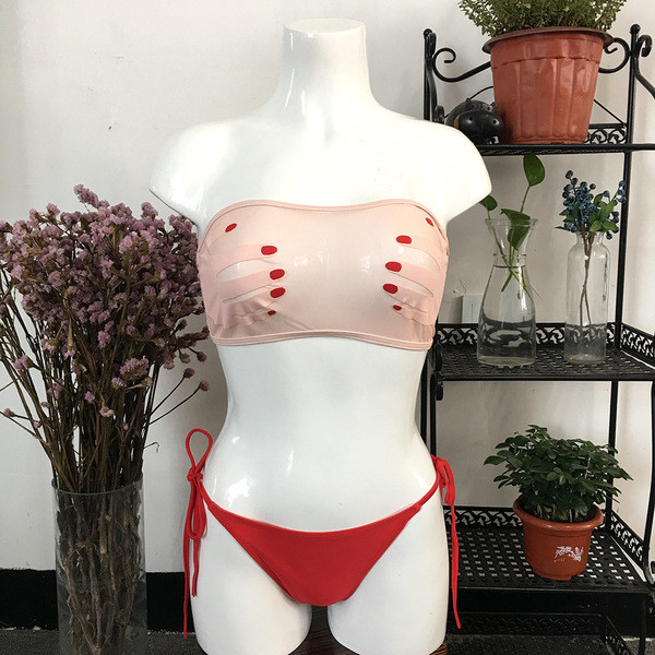 Хит бански костюм с от две части с много интересна горна част