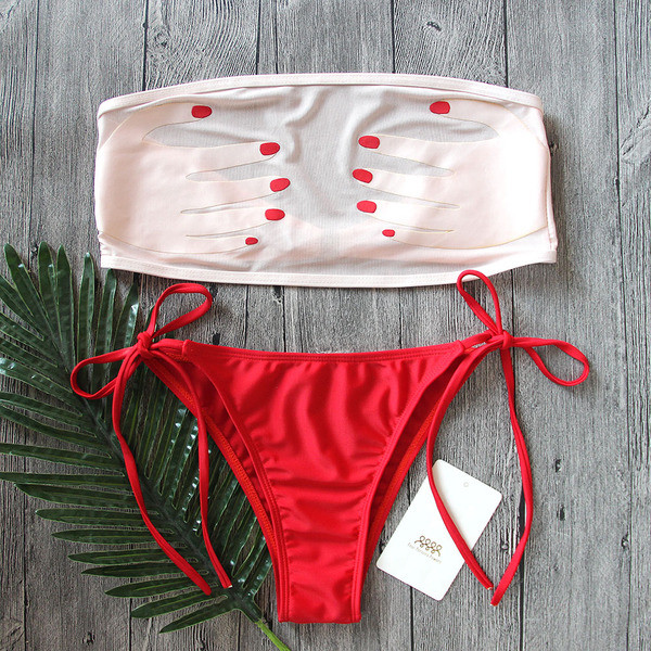 Хит бански костюм с от две части с много интересна горна част