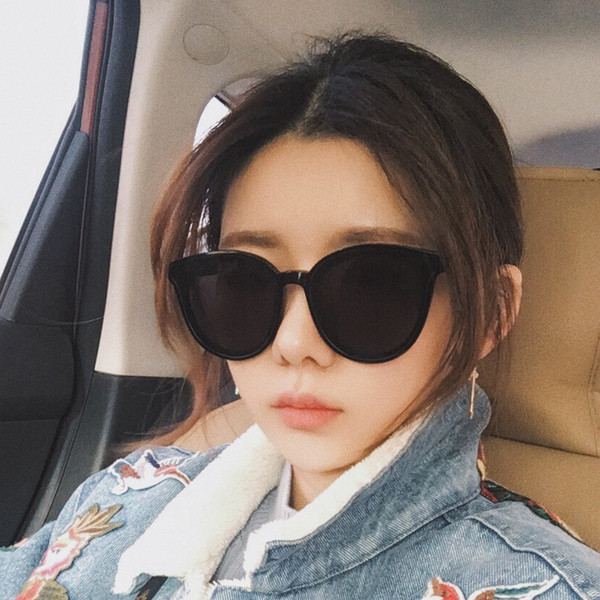 Стилни класически дамски слънчеви очила в много и различни цветове