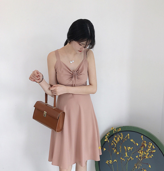 Стилна дамска рокля с V-образно деколте в два цвята