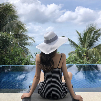 Ежедневна дамска рокля с V-образно деколте над коляното - няколко цвята