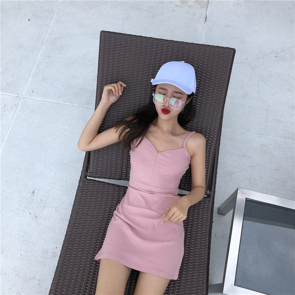 Ежедневна дамска рокля с V-образно деколте над коляното - няколко цвята