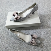 Άνετα γυναικεία παπούτσια σε γκρι και μαύρο χρώμα με κορδέλα