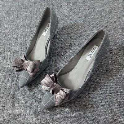 Сладки карирани дамски обувки в сив и черен цвят с елемент панделка