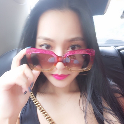 Νέα μοντέλα γυναικεία γυαλιά ηλίου με παχύ πλαίσιο σε τρία χρώματα