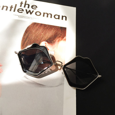 НОВИ! Свежи дамски слънчеви очила под формата на целувка в няколко цвята