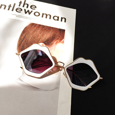 НОВИ! Свежи дамски слънчеви очила под формата на целувка в няколко цвята