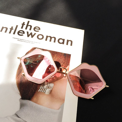 НОВИ! Свежи дамски слънчеви очила под формата на целувка в няколко цвята