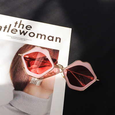 НОВИ! Свежи дамски слънчеви очила под формата на целувка в няколко цвята