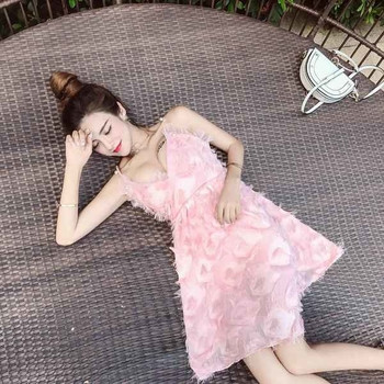 Стилна дамска рокля с V-образно деколте с тънки презрамки в бял, розов и черен цвят