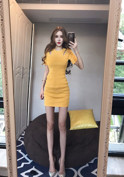 Спортно - ежедневна дамска рокля с къс ръкав с кръстосани каишки в жълт и черен цвят