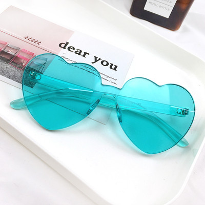 Екстравагантни дамски слънчеви очила с форма на сърце в различни цветове