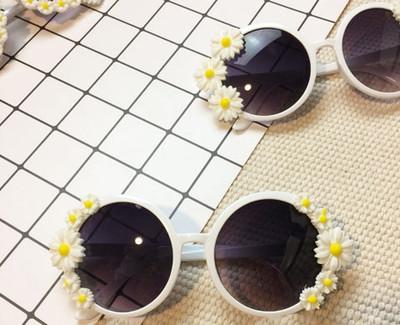 НОВИ!Много нови модели и различни дамски слънчеви очила с 3D декорации и камъни