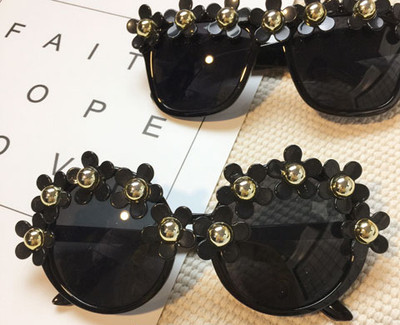 НОВИ!Много нови модели и различни дамски слънчеви очила с 3D декорации и камъни