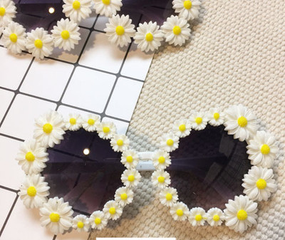 НОВИ!Много нови модели и различни дамски слънчеви очила с 3D декорации и камъни