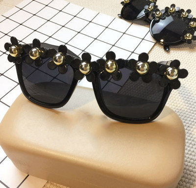 НОВИ!Много нови модели и различни дамски слънчеви очила с 3D декорации и камъни