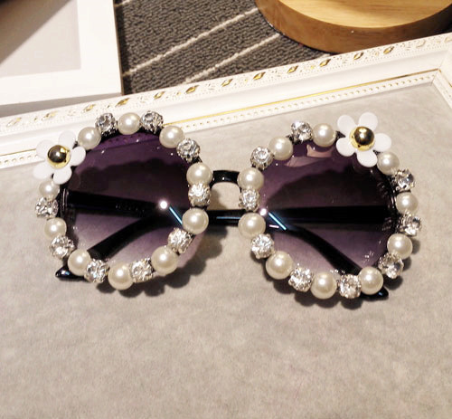 НОВИ!Много нови модели и различни дамски слънчеви очила с 3D декорации и камъни