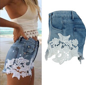 Дамски къси дънки с дантела в флорални мотиви