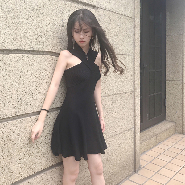 Стилна дамска рокля къса разкроена в два цвята