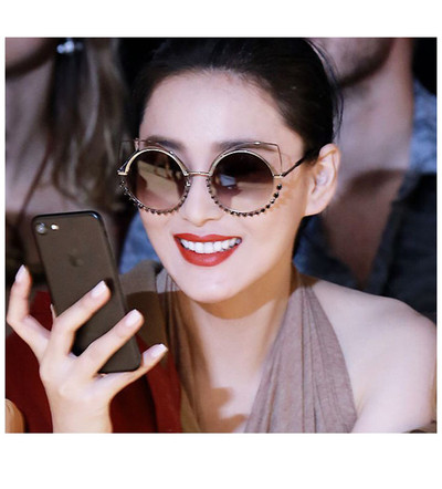 Нестандартни дамски слънчеви очила с кръгла форма и камъни в няколко цвята