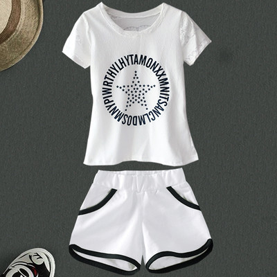 Set de damă cu mâneci scurte și pantaloni scurți în alb cu inscripție