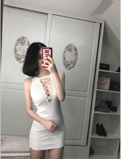 Стилна дамска рокля с кръстосани връзки в три цвята