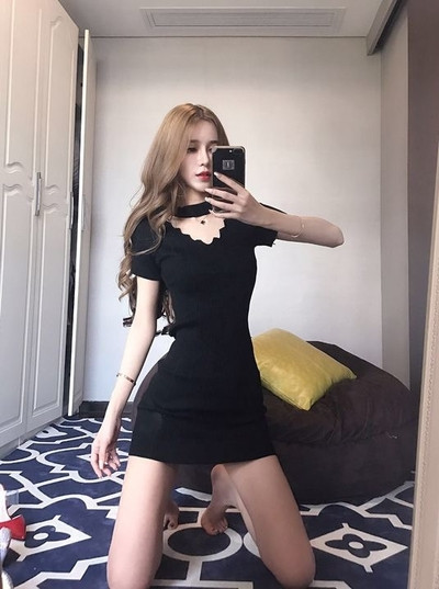 Rochie casual de dama cu maneci scurte cu decolteu in V in rosu si negru