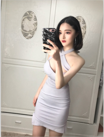 Стилна дамска рокля с кръстосани каишки с дълбоко деколте в два цвята