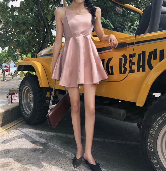 Дамска рокля разкроена с гол гръб с кръстосани връзки в розов цвят