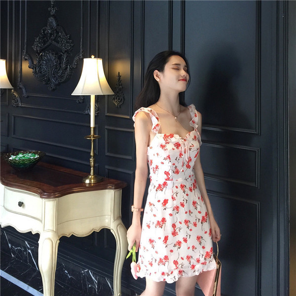 Нежна дамска рокля с флорален мотив в бял цвят