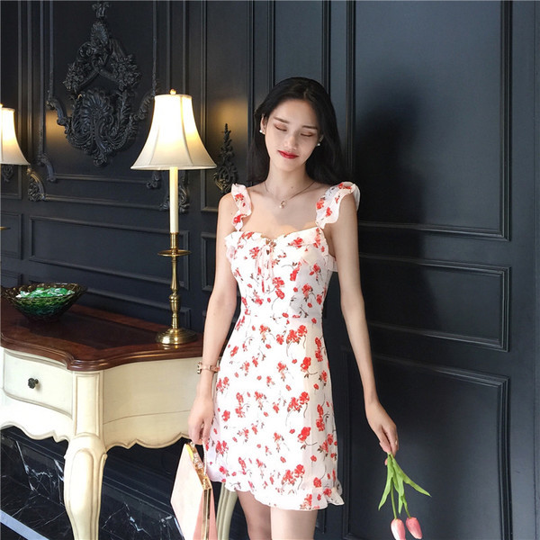 Нежна дамска рокля с флорален мотив в бял цвят