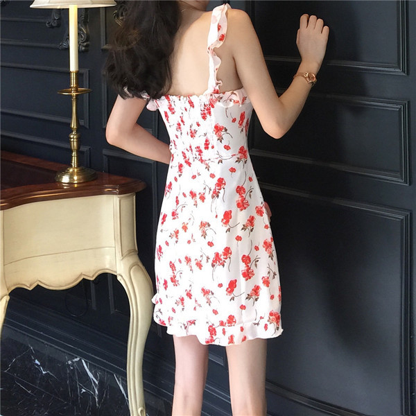 Нежна дамска рокля с флорален мотив в бял цвят