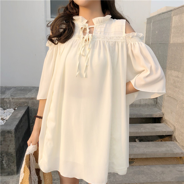 Ежедневна дамска рокля с 3/4 ръкав в свободен стил в бял цвят