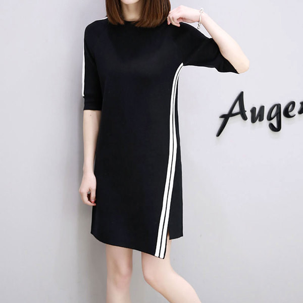 Спортно - ежедневна дамска рокля с 3/4 ръкав в черен цвят