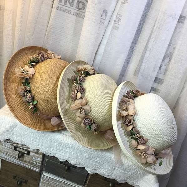 Модерна дамска плажна шапка с сваляща се 3D деокрация в три цвята