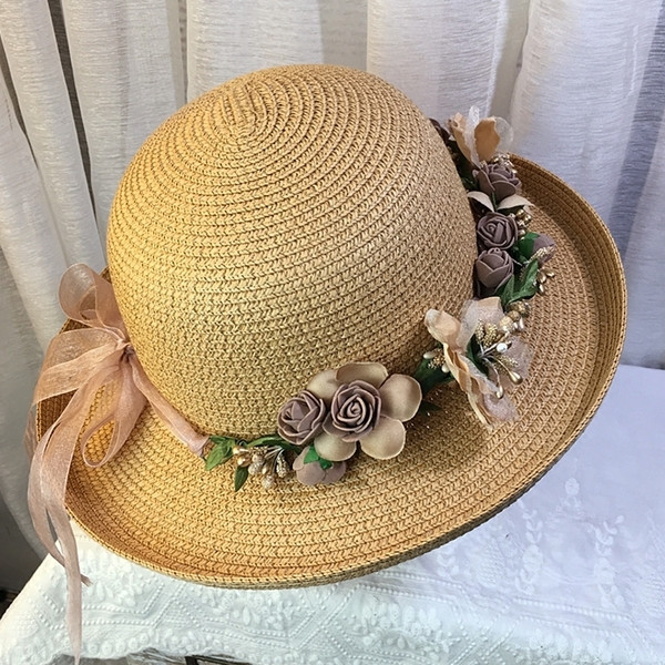 Модерна дамска плажна шапка с сваляща се 3D деокрация в три цвята