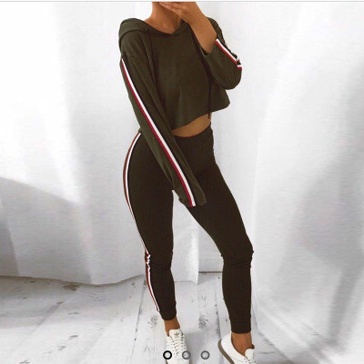 Дамски спортен комплект блуза с дълъг ръка и качулка и панталон с висока талия
