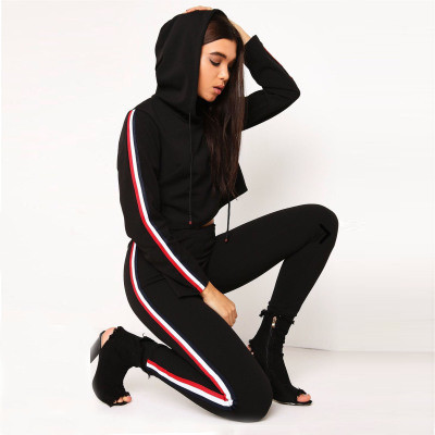 Дамски спортен комплект блуза с дълъг ръка и качулка и панталон с висока талия