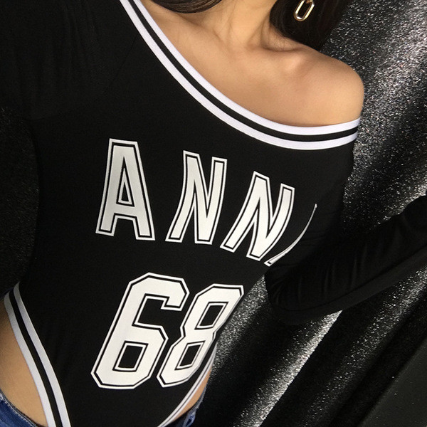 Спортно дамско боди с надпис в черен цвят