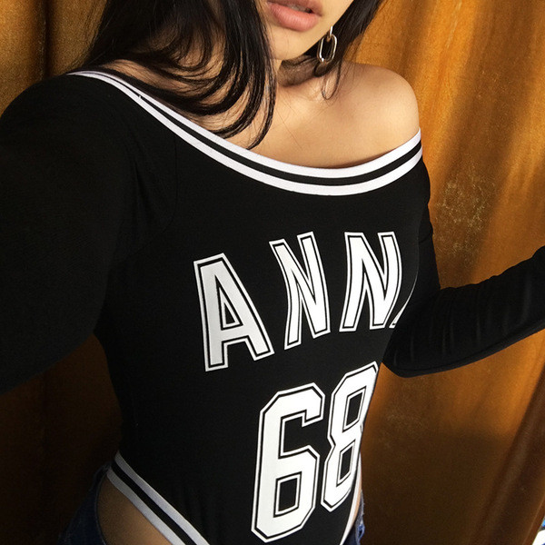 Спортно дамско боди с надпис в черен цвят